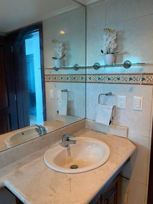 Habitacion Privada Con Vista Al Mar Ambar, Malecon Санто-Доминго Экстерьер фото